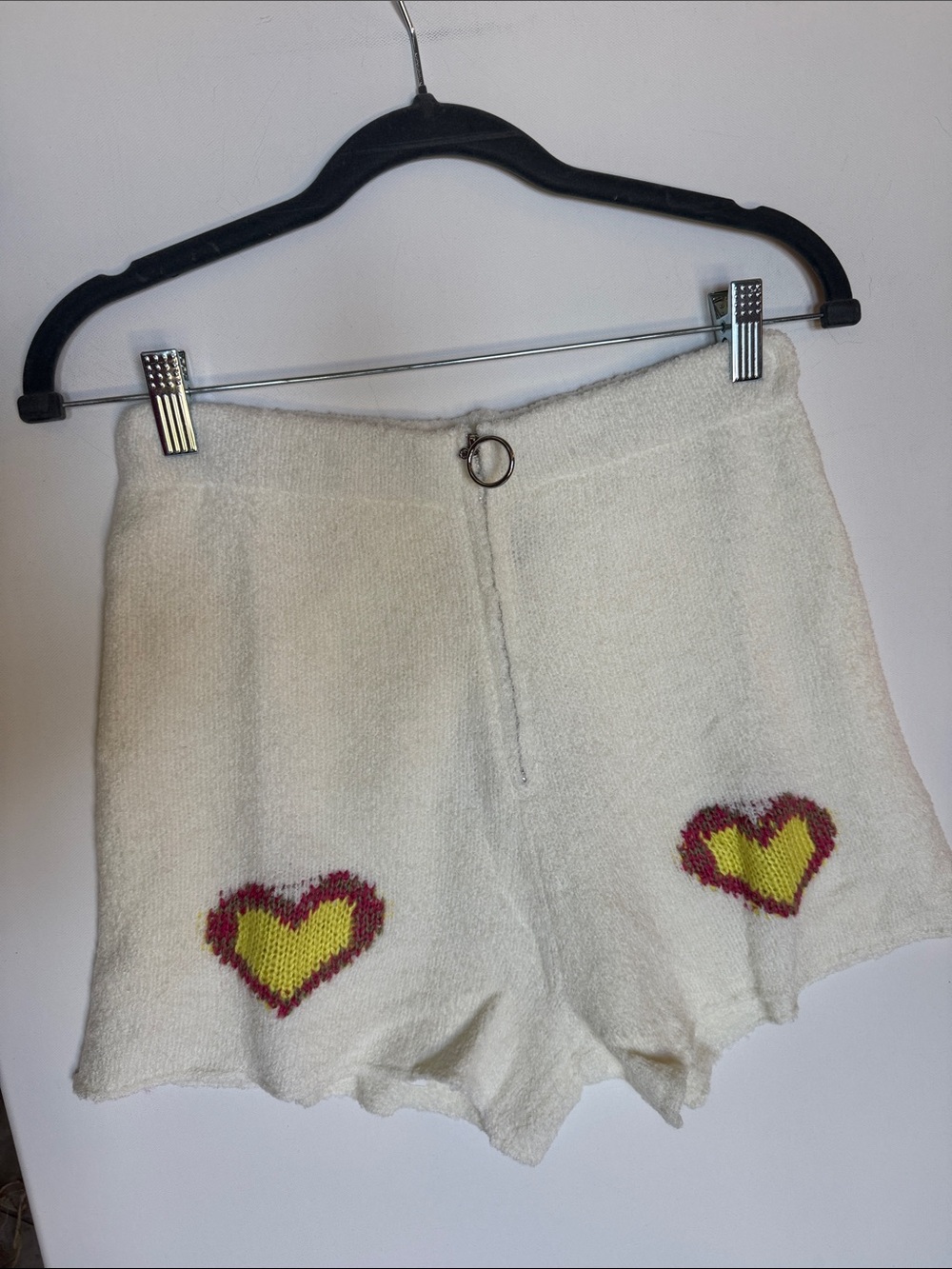 Storia Cream High-Waist Knit Shorts with Yellow & Pink Heart Motifs